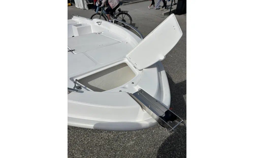 slider 4 B2 Marine CAP FERRET 135 FISHING