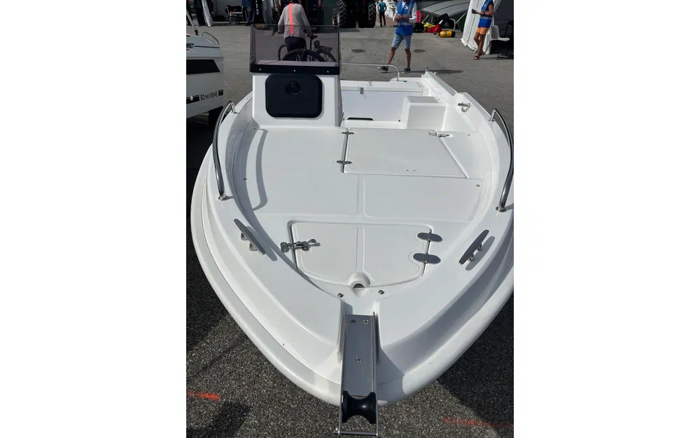 slider 5 B2 Marine CAP FERRET 135 FISHING