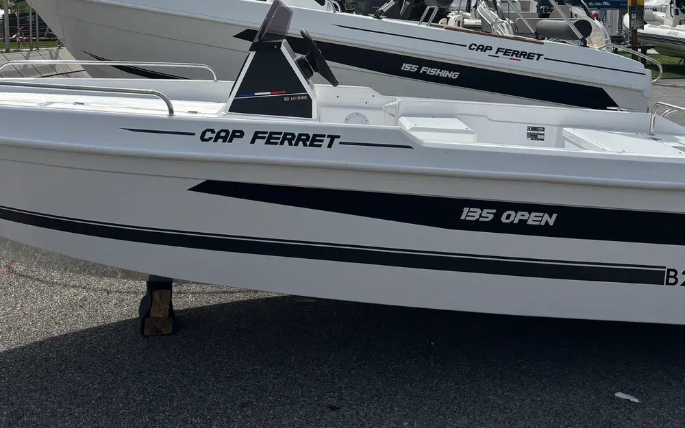 slider 3 B2 Marine CAP FERRET 135 FISHING