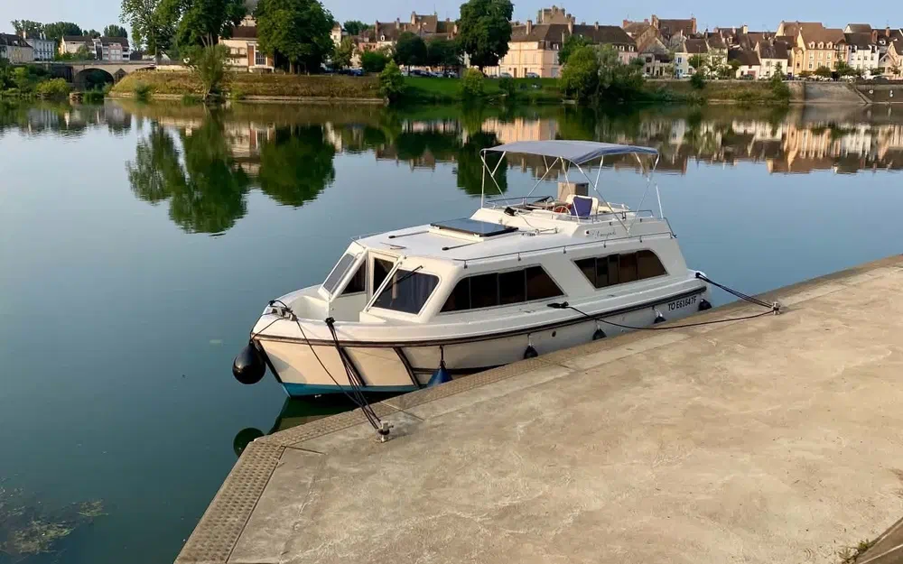 slider 1 Le Boat Cirrus