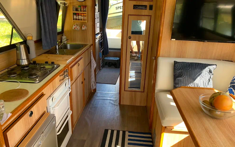 slider 6 Le Boat Cirrus