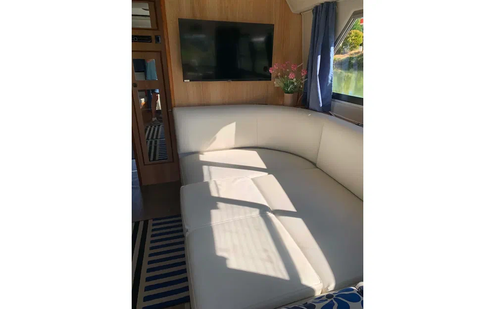 slider 44 Le Boat Cirrus
