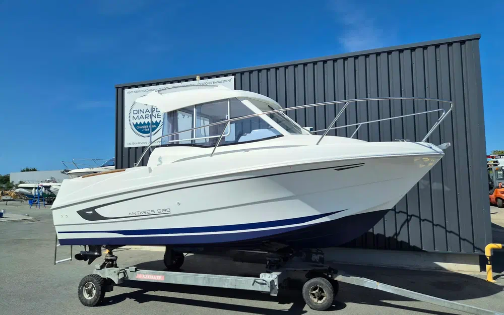 slider 3 Beneteau Antares 580 HB
