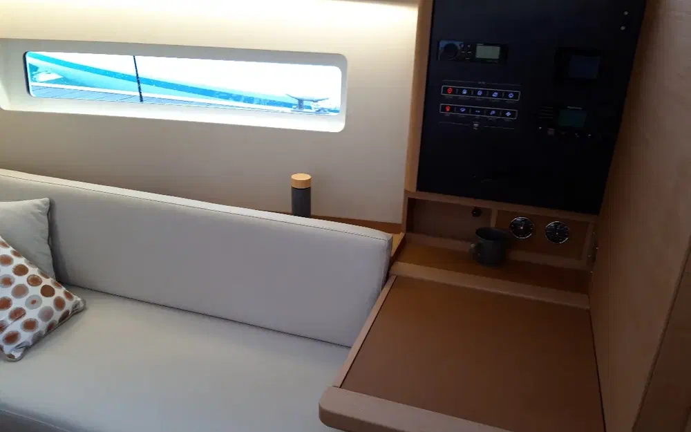 slider 11 Jeanneau Sun Odyssey 380
