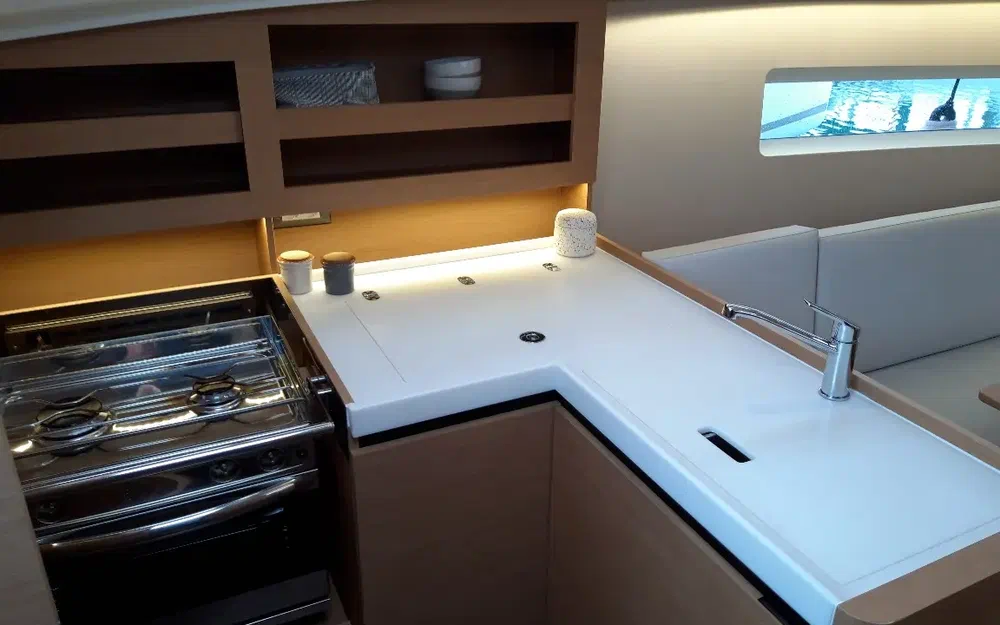 slider 17 Jeanneau Sun Odyssey 380