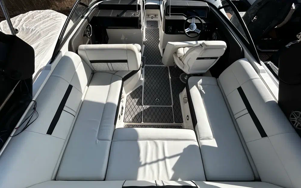 slider 12 Sea Ray SLX-W 230