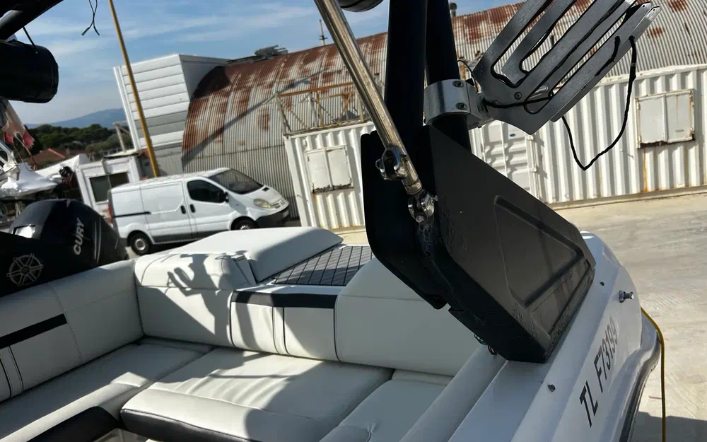 slider 1 Sea Ray SLX-W 230