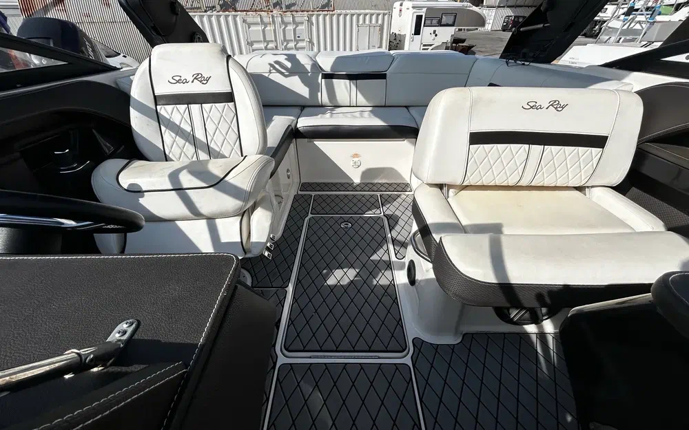 slider 7 Sea Ray SLX-W 230