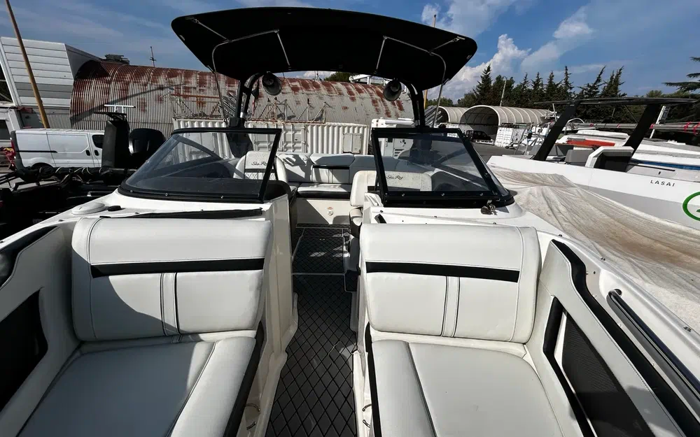 slider 8 Sea Ray SLX-W 230