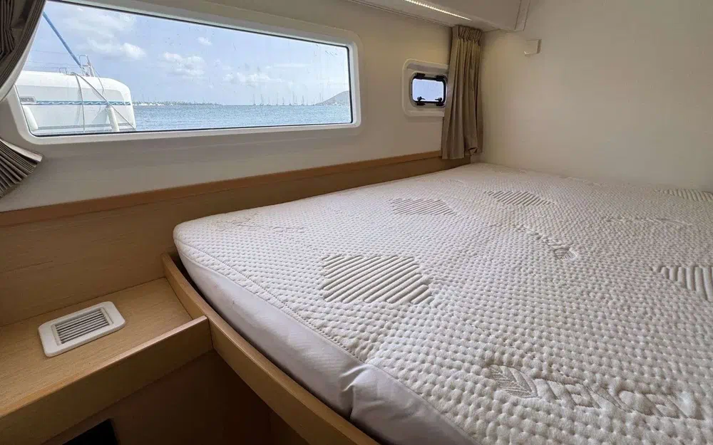 slider 37 Lagoon 42