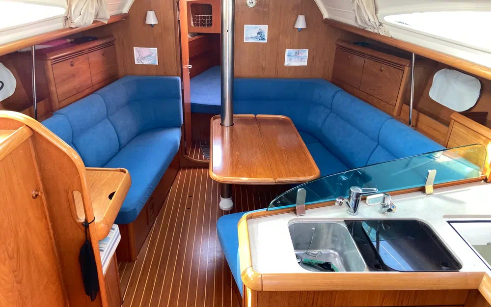 slider 1 Jeanneau Sun Odyssey 35