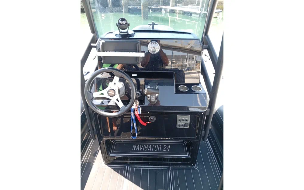 slider 8 Brig Navigator 24
