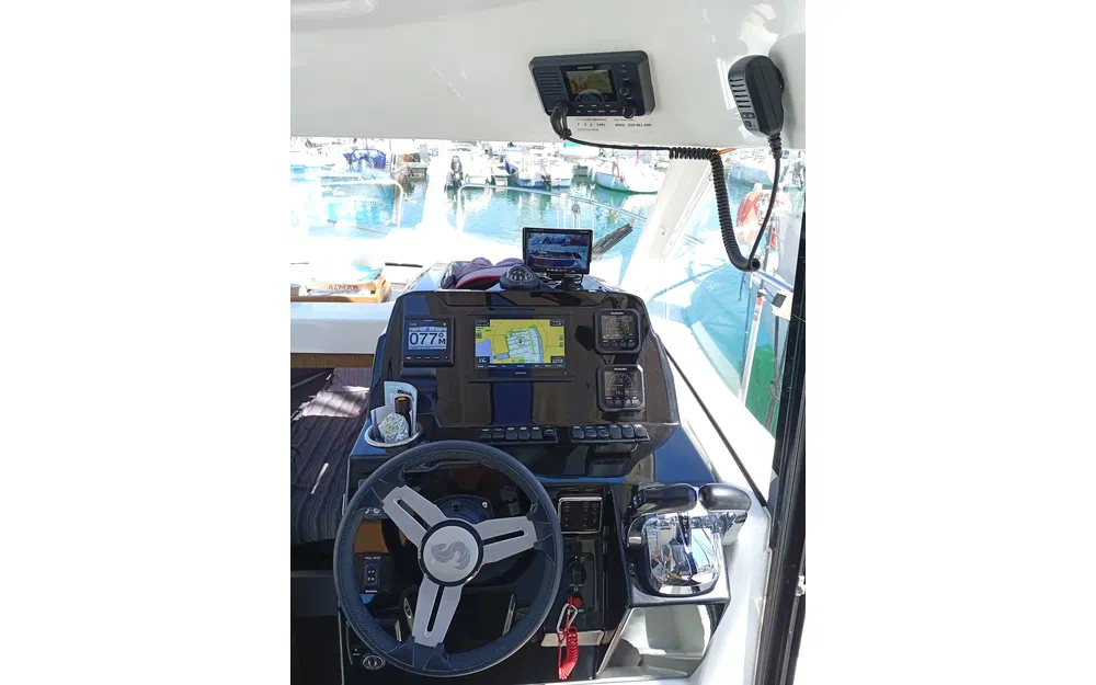 slider 6 Beneteau Antares 9 OB