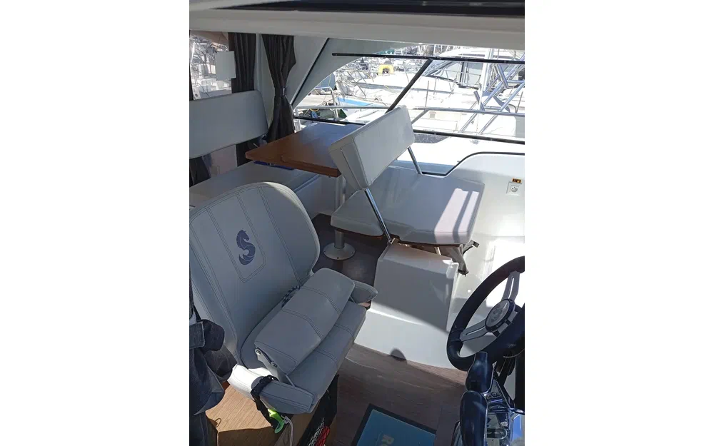 slider 8 Beneteau Antares 9 OB