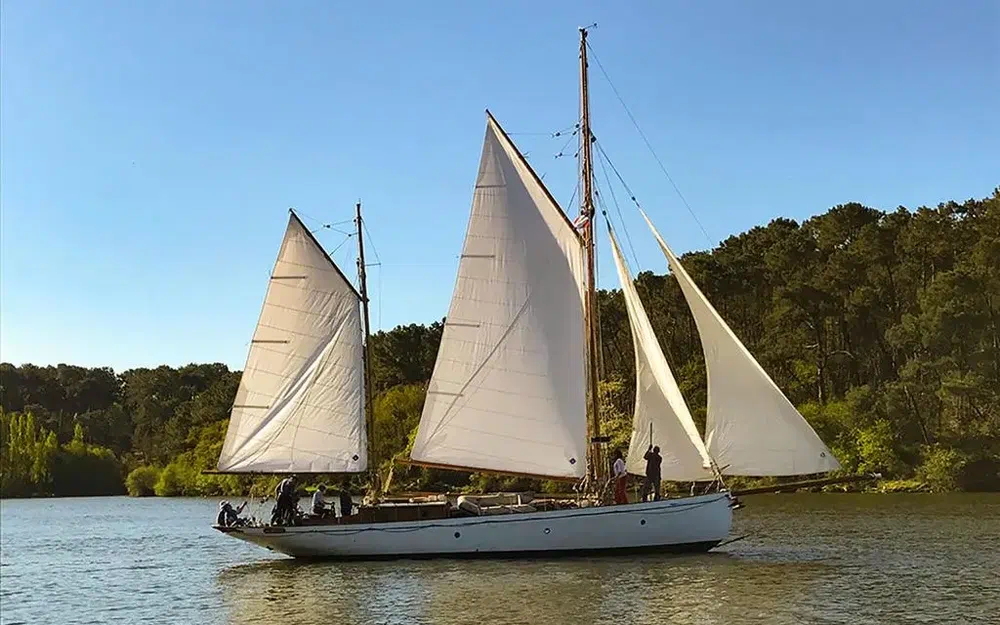 slider 1 Gill and Sons Yacht Classique