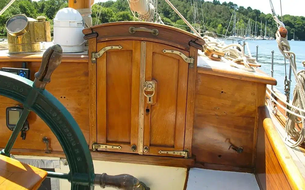 slider 5 Gill and Sons Yacht Classique