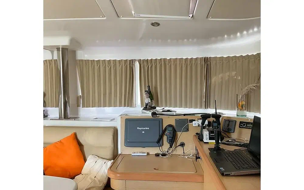 slider 21 Lagoon 440