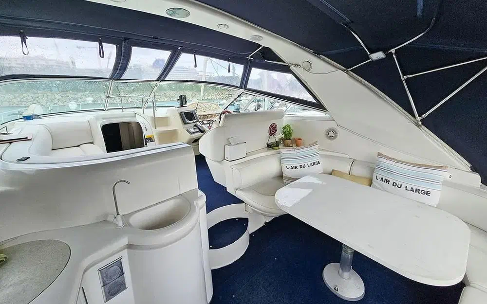 slider 10 Cruisers Yachts 4270 Esprit