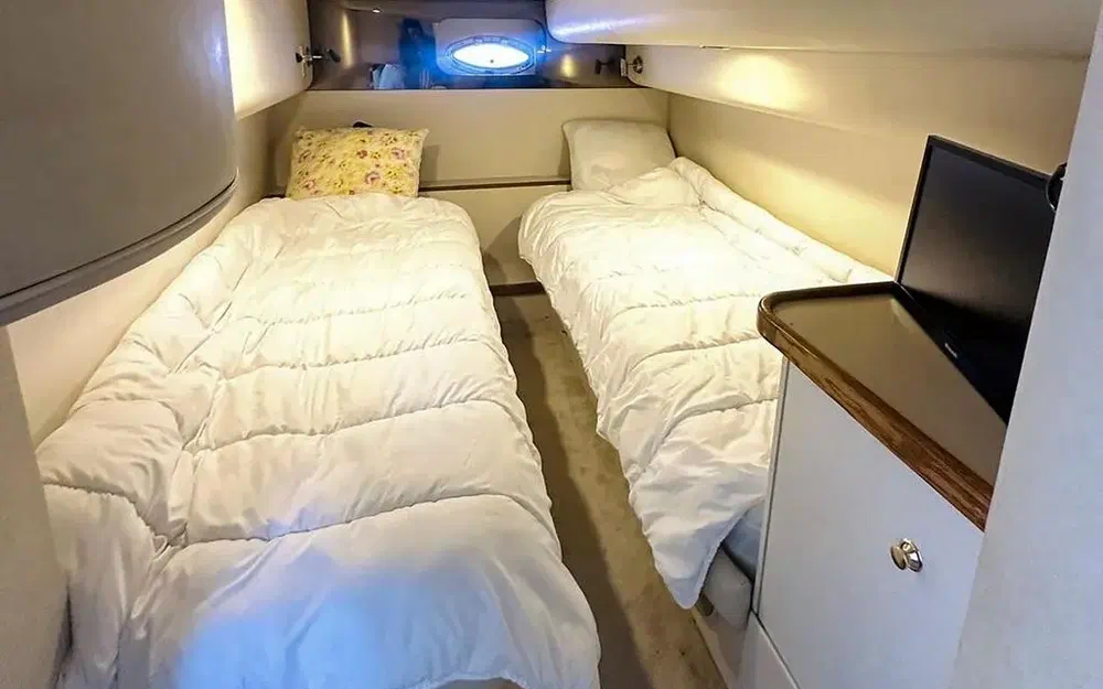 slider 23 Cruisers Yachts 4270 Esprit