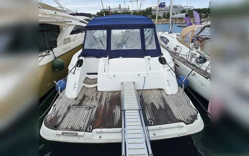 slider 3 Cruisers Yachts 4270 Esprit