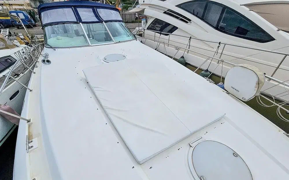 slider 5 Cruisers Yachts 4270 Esprit