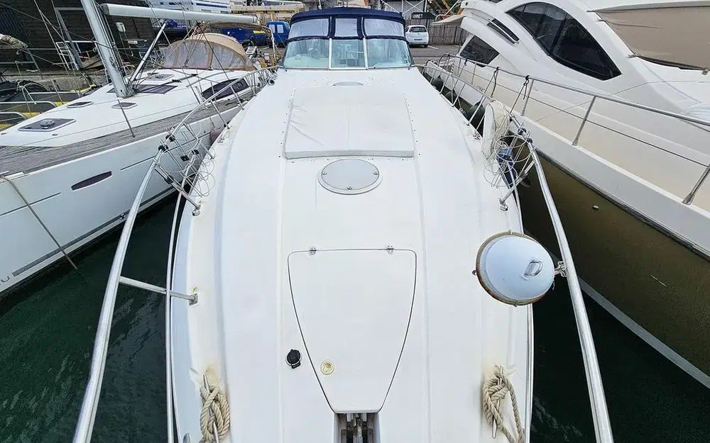 slider 6 Cruisers Yachts 4270 Esprit