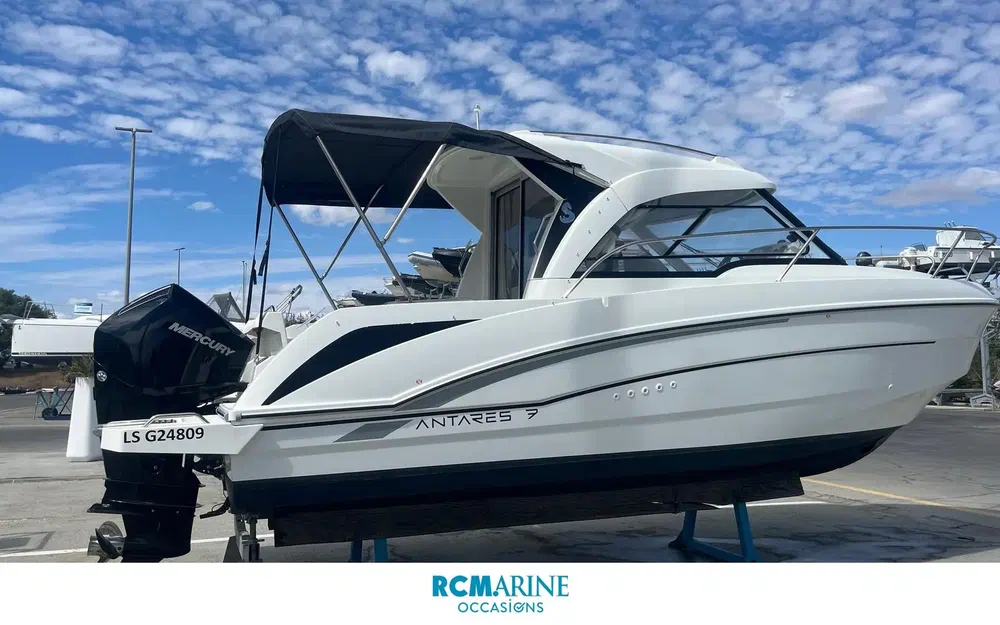 slider 3 Beneteau Antares 7 OB