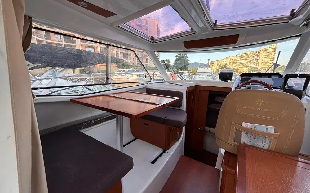slider 10 Jeanneau Merry Fisher 855