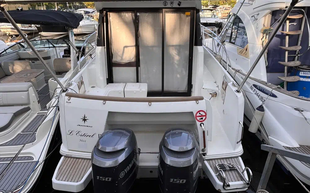slider 1 Jeanneau Merry Fisher 855