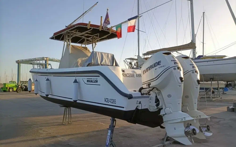slider 9 Boston Whaler 26 Outrage