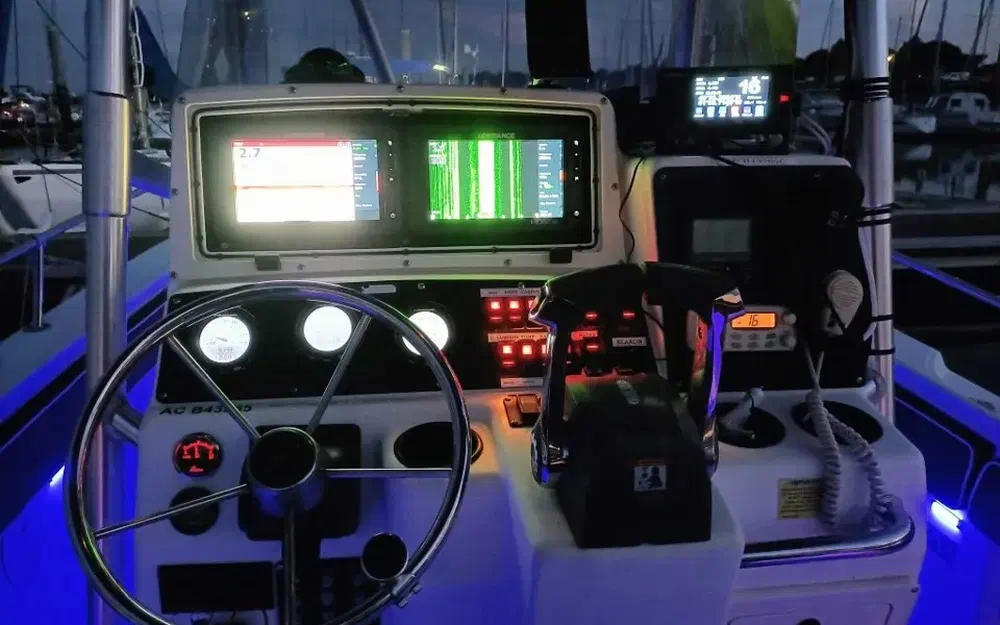 slider 10 Boston Whaler 26 Outrage