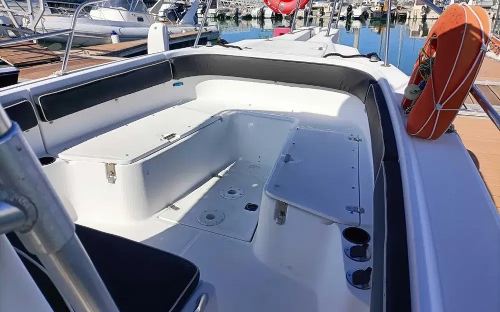 slider 17 Boston Whaler 26 Outrage