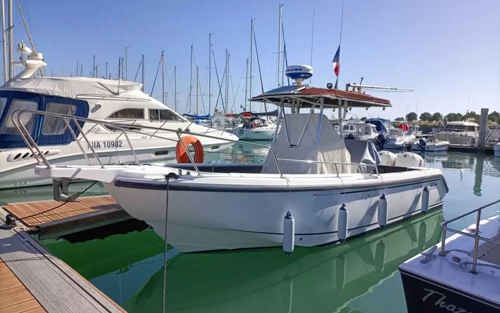 slider 1 Boston Whaler 26 Outrage