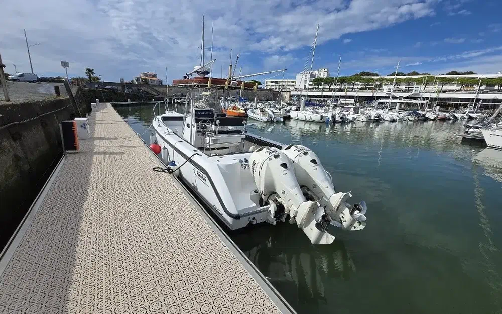 slider 21 Boston Whaler 26 Outrage