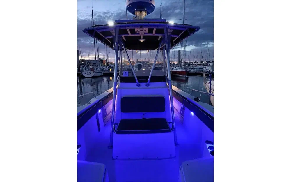 slider 2 Boston Whaler 26 Outrage
