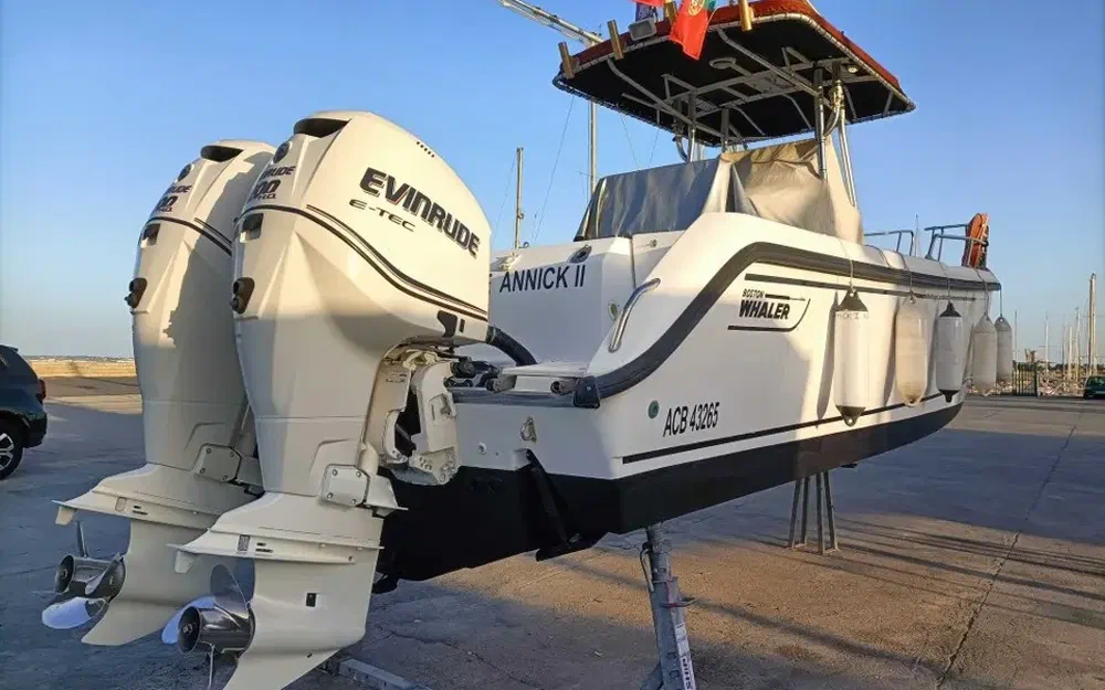 slider 3 Boston Whaler 26 Outrage