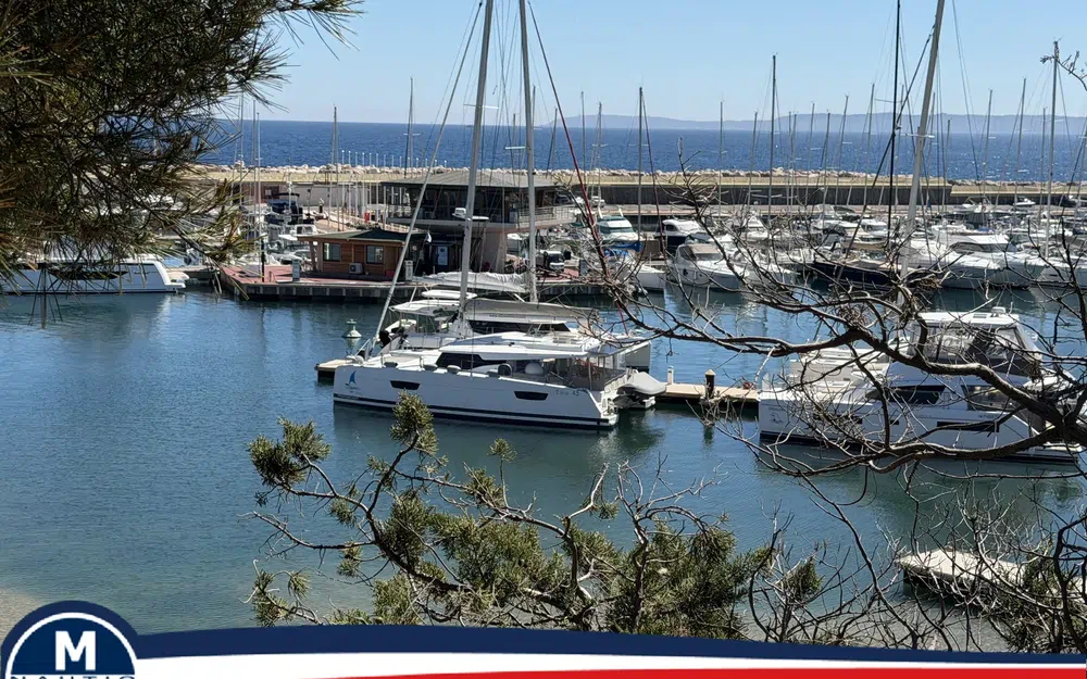 slider 0 Place de port 10m par 3.75m Bormes les Mimosas