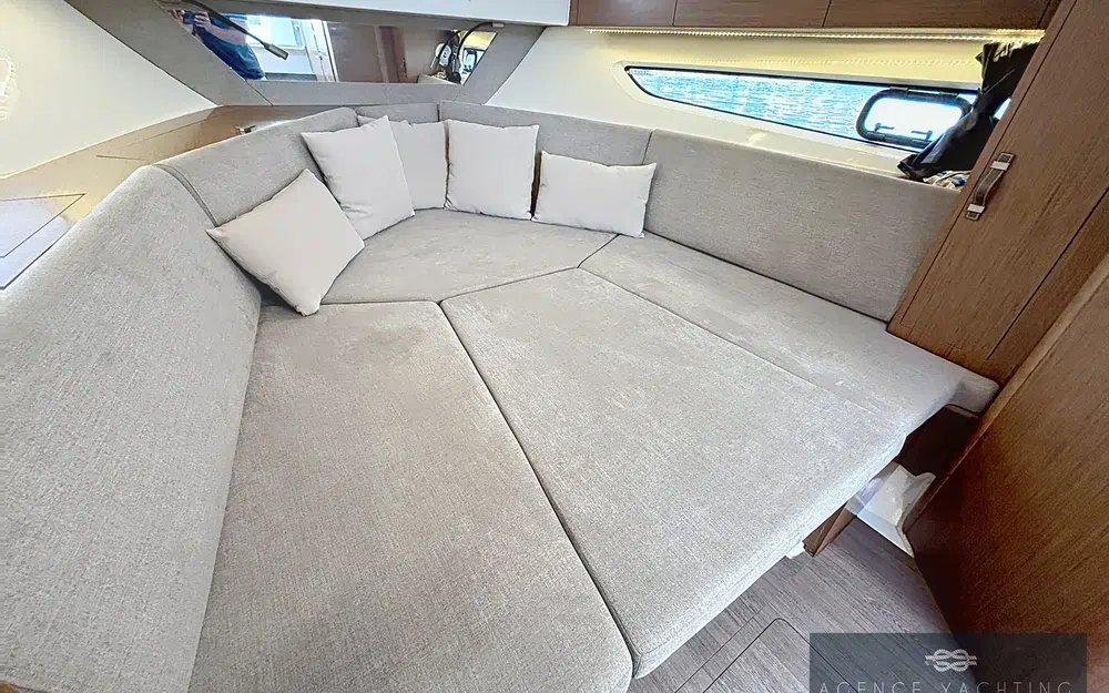 slider 10 Beneteau Flyer 10