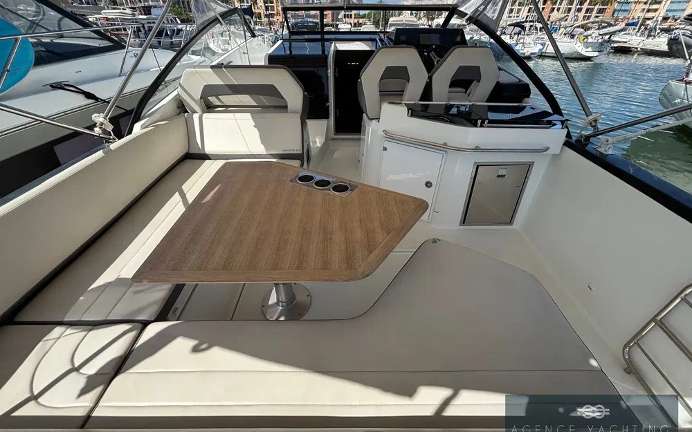 slider 15 Beneteau Flyer 10