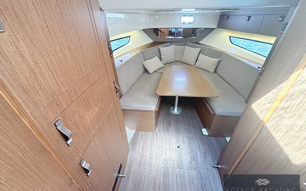 slider 3 Beneteau Flyer 10