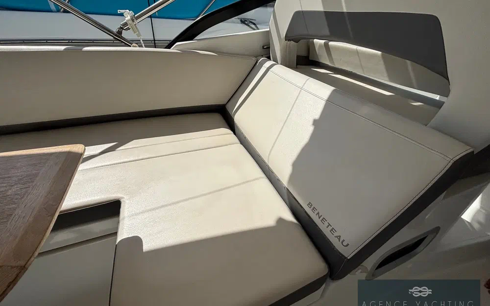 slider 39 Beneteau Flyer 10