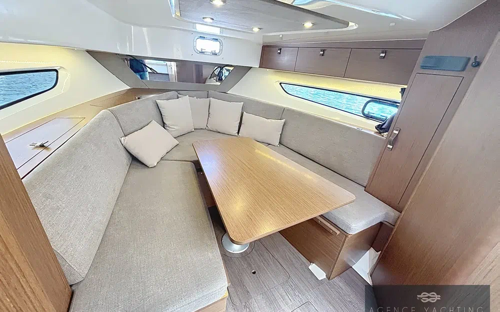 slider 5 Beneteau Flyer 10