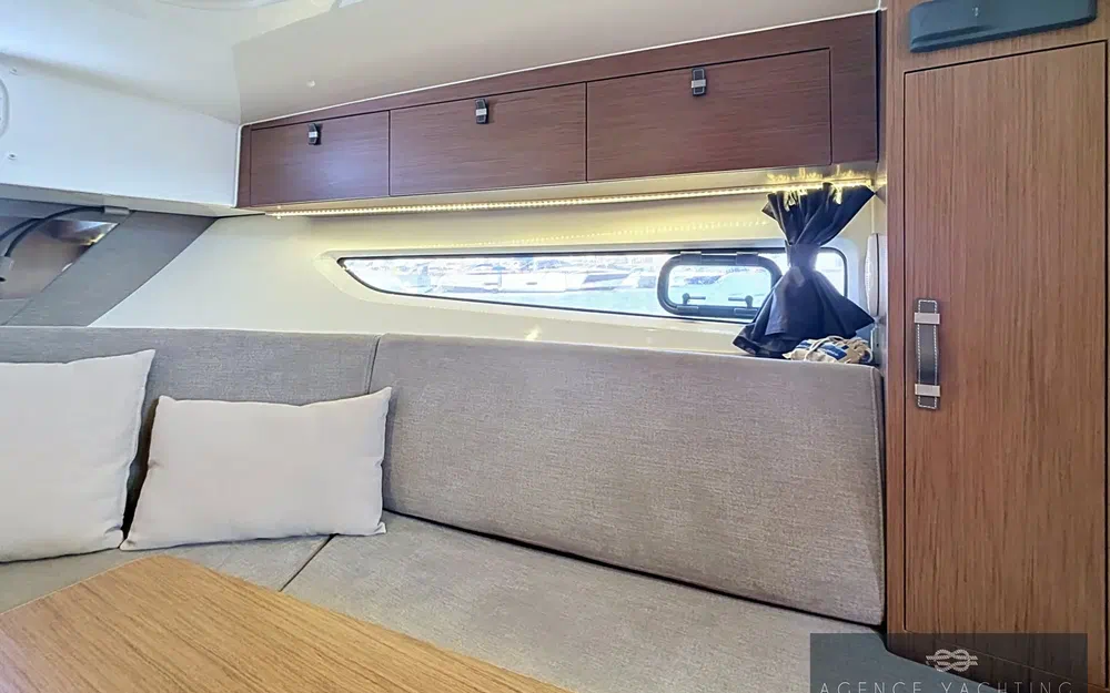 slider 6 Beneteau Flyer 10