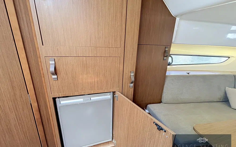 slider 7 Beneteau Flyer 10