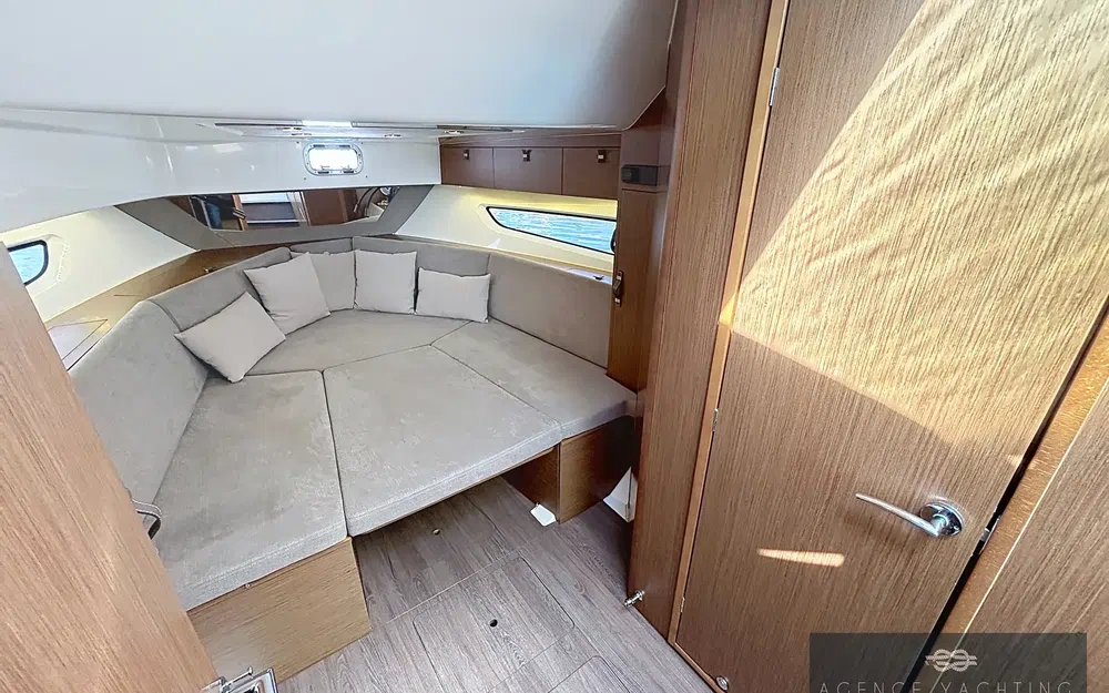 slider 8 Beneteau Flyer 10