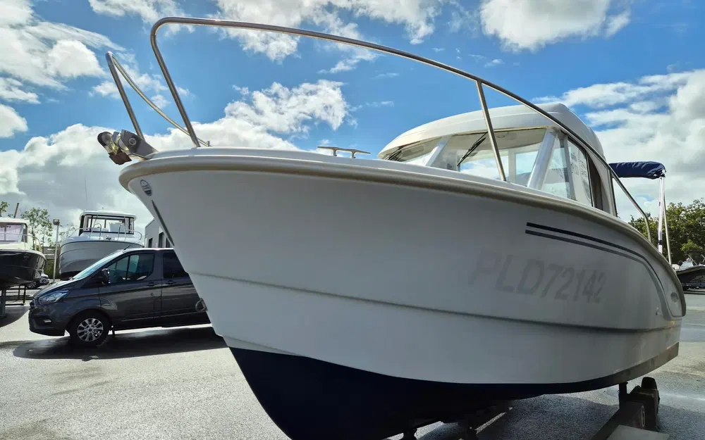 slider 3 Beneteau Antares 650 HB