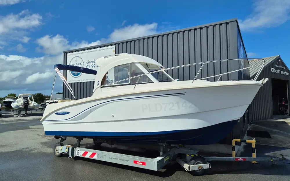 slider 4 Beneteau Antares 650 HB