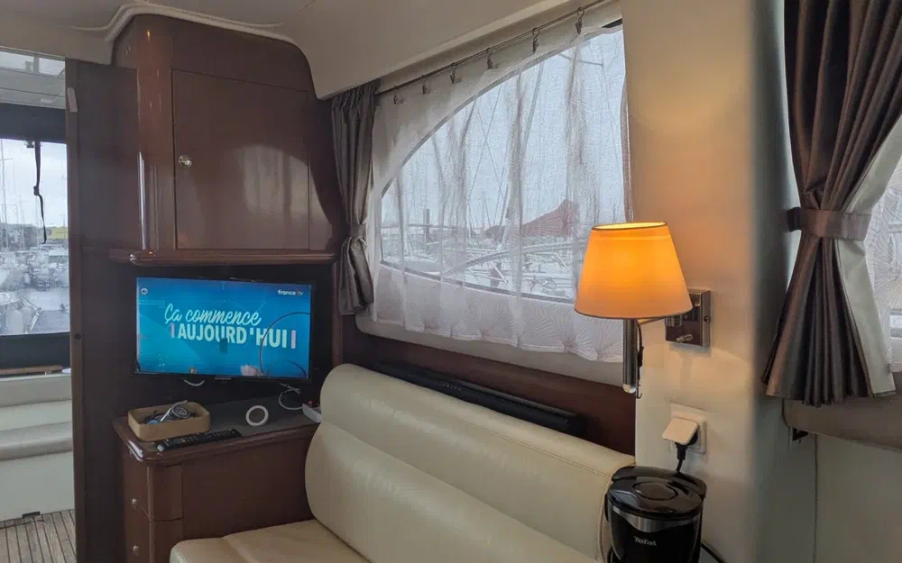 slider 12 Jeanneau Prestige 36 Fly