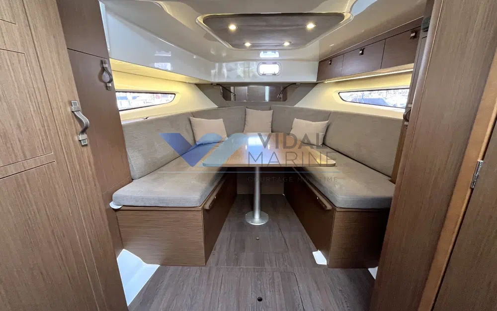 slider 1 Beneteau Flyer 10