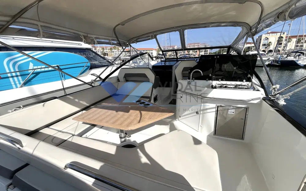 slider 2 Beneteau Flyer 10
